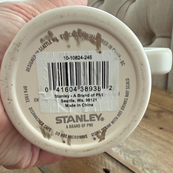 Stanley Cream Travel Mug 40oz - Picture 3 of 12